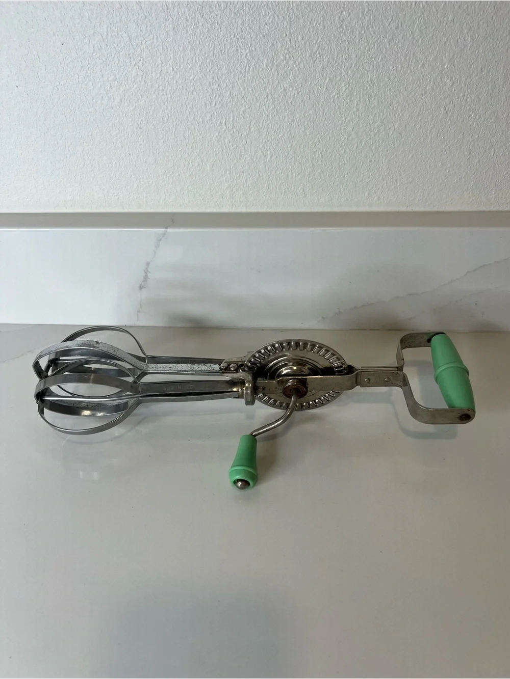 Vintage Kitchen Hand Mixer (Egg Beater)